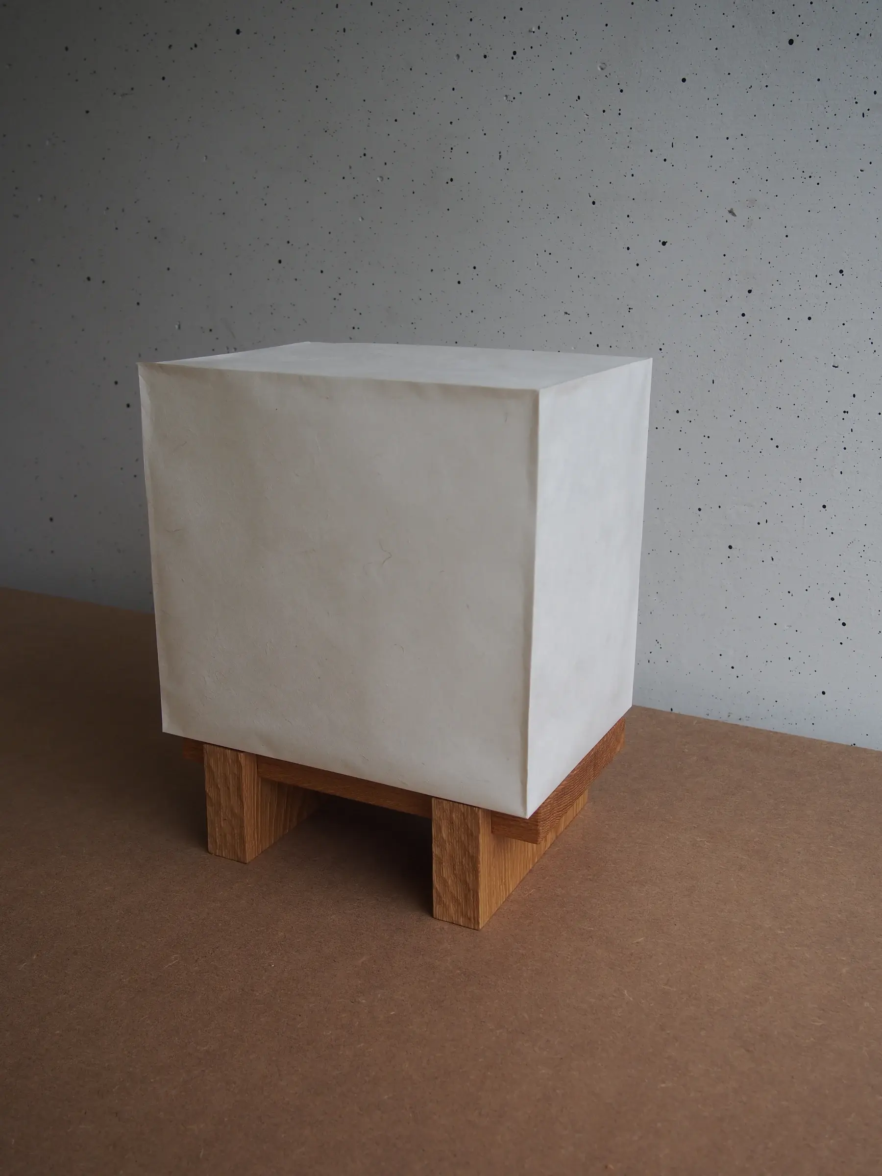 KUBE TABLE LAMP — overview
